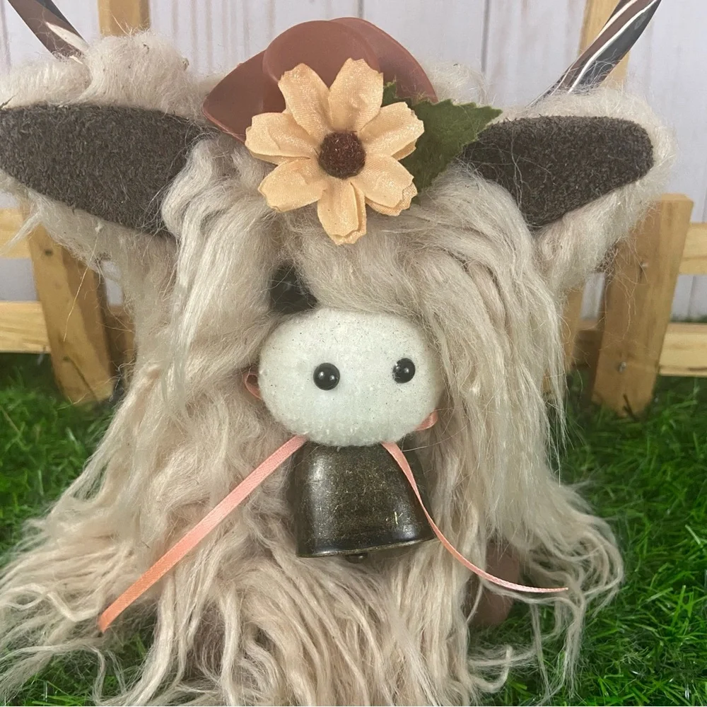 Highland Cow Coo Gnome Champagne Mongolian Fur Cowboy Hat Handmade Farmhouse - Picture 3 of 14